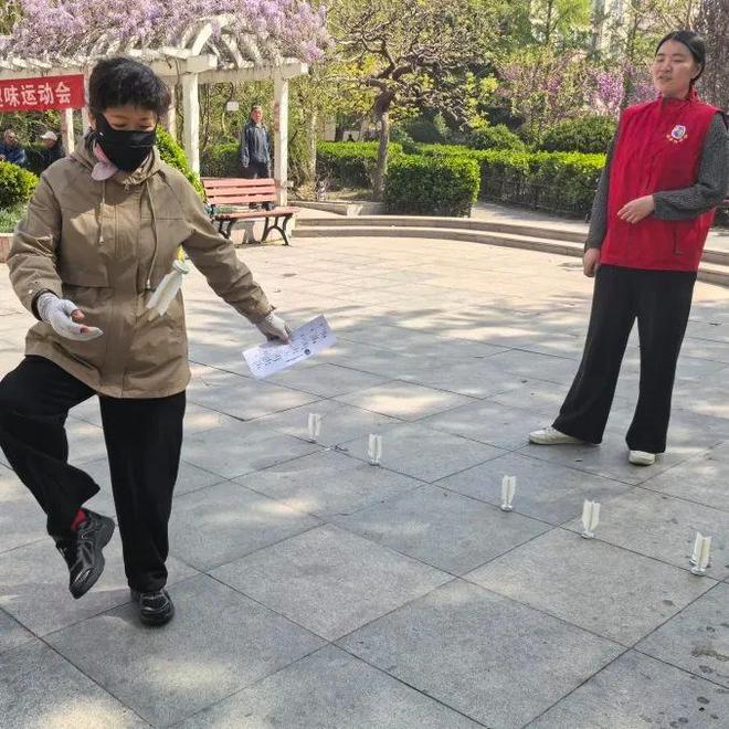 踢毽子挑战赛:中华传统韵味的简单介绍 踢毽子挑战赛:中华传统韵味的简单介绍