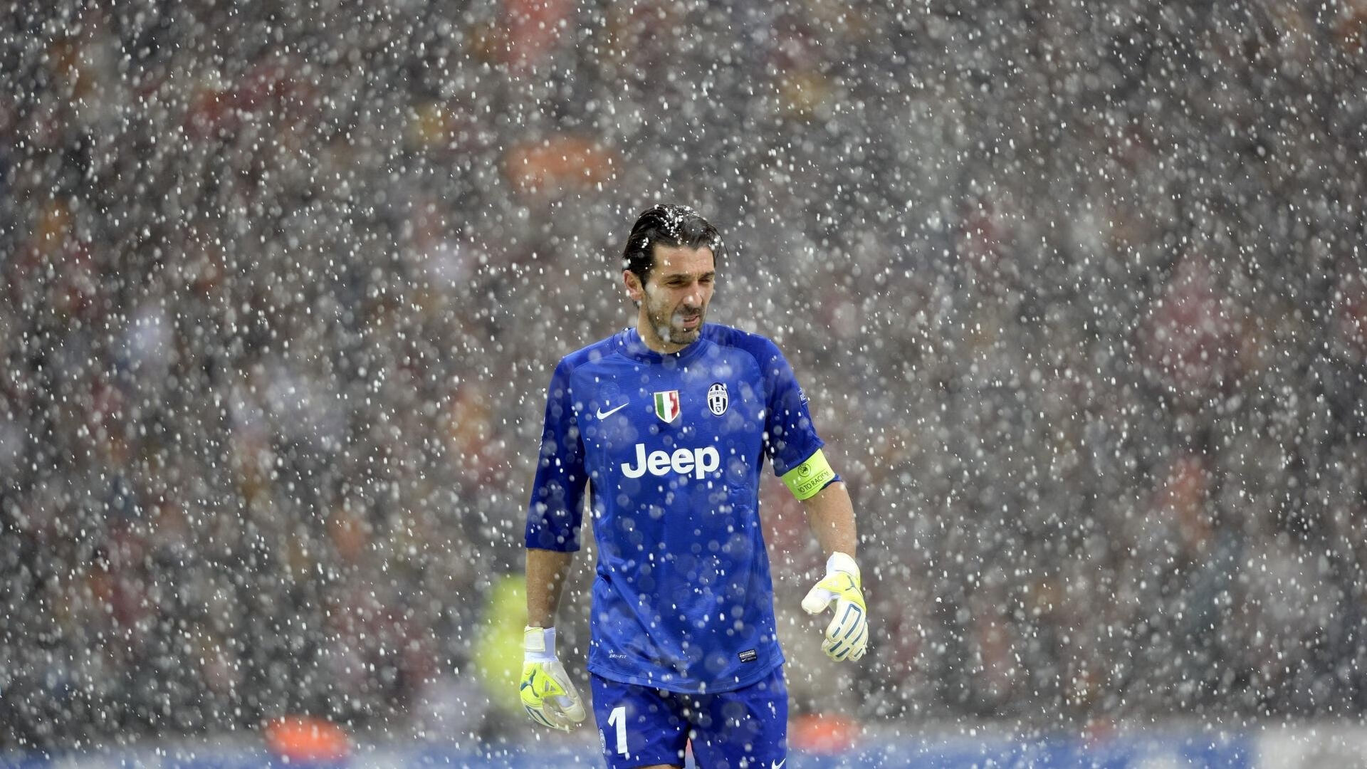 _无人机竞速赛：空中速度的全新体验_，无人机飞行比赛视频